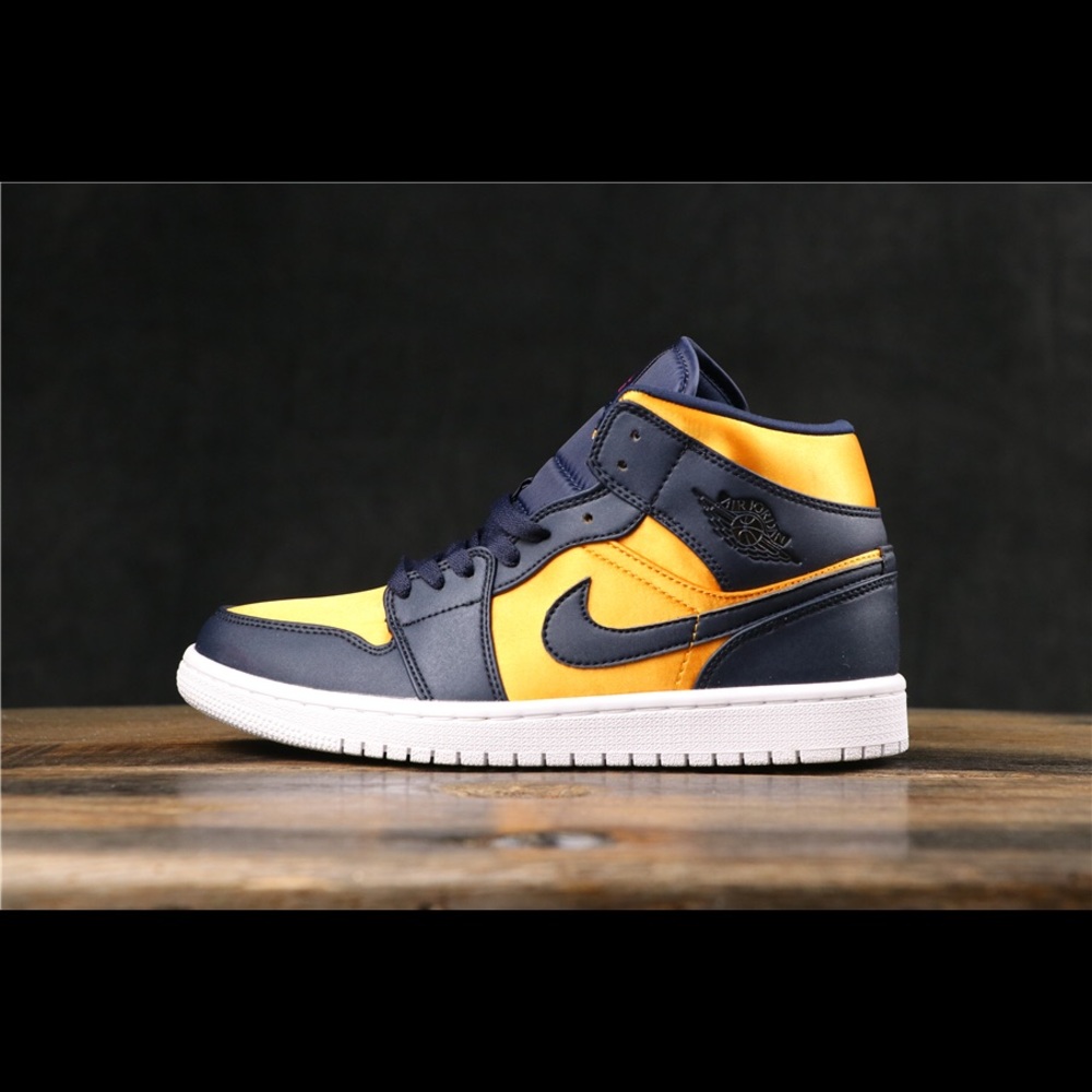 Nike Air Jordan 1 Mids Obsidian / Satin Gold